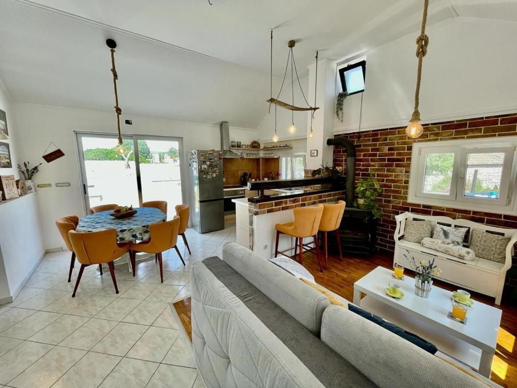 Vacation House Lavanda New! Heated Pool Zadvarje Zewnętrze zdjęcie